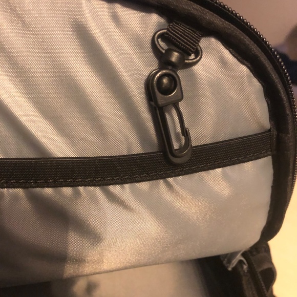 Targus Backpack with Laptop Section & Several Storage Sections (Great Condition) - Picture 7 of 10